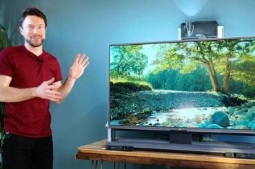 Inventor constrói uma TV com contraste quase infinito usando peças reaproveitadas