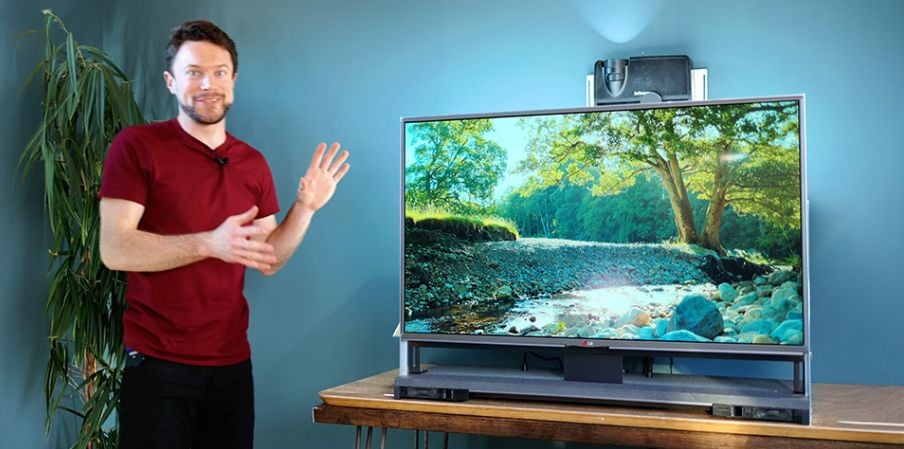 Inventor constrói uma TV com contraste quase infinito usando peças reaproveitadas