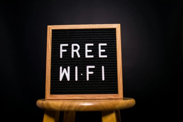 Riscos de Wi-Fi Público: Como Permanecer Seguro em Redes Não Seguras