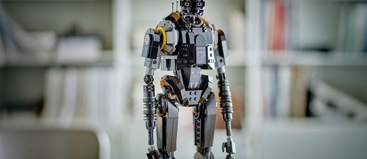 LEGO Star Wars homenageia o dróide K-2SO de Rogue One com modelo impressionante