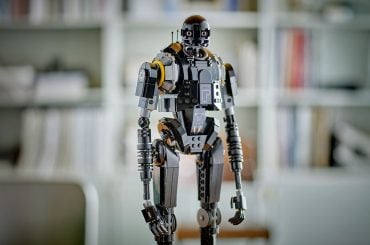 LEGO Star Wars homenageia o dróide K-2SO de Rogue One com modelo impressionante