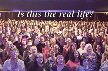 102.974 vozes ao redor do mundo cantam 'Bohemian Rhapsody' em megaperformance coletiva