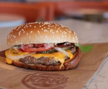 Burger King no banco dos réus: ação judicial acusa Whopper de ser "maquiado" na propaganda