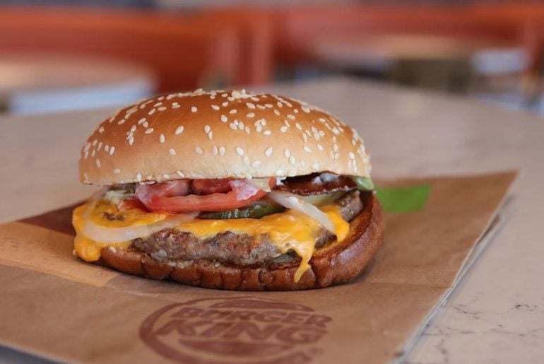 Burger King no banco dos réus: ação judicial acusa Whopper de ser "maquiado" na propaganda