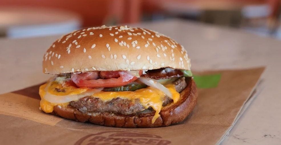 Burger King no banco dos réus: ação judicial acusa Whopper de ser "maquiado" na propaganda