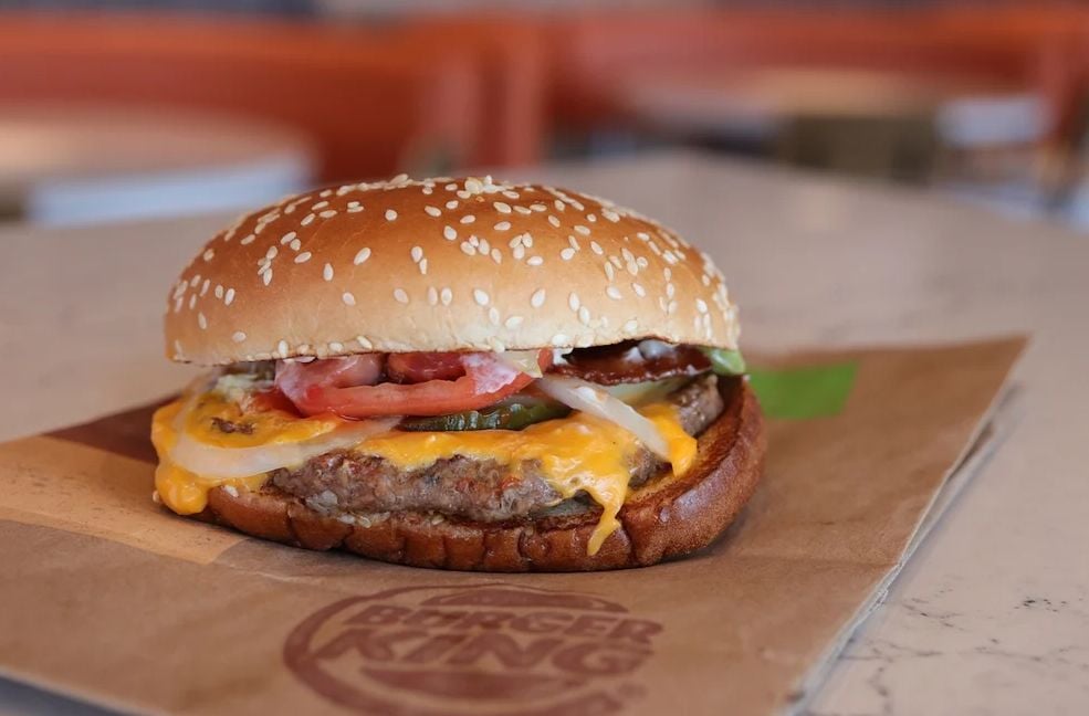Burger King no banco dos réus: ação judicial acusa Whopper de ser "maquiado" na propaganda