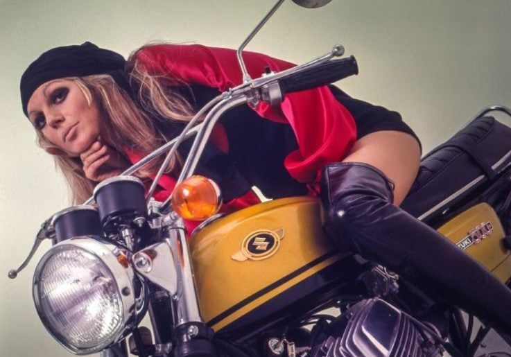 As polêmicas campanhas da Suzuki fotografadas por Franco Turcati que chocaram a Itália nos anos 1960