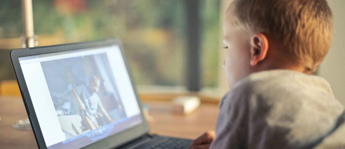 Justiça obriga Google e Character.AI a responder por morte de adolescente que interagiu com IA