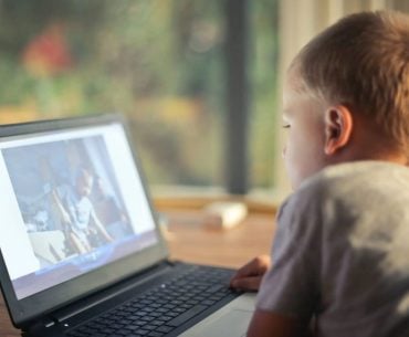 Justiça obriga Google e Character.AI a responder por morte de adolescente que interagiu com IA
