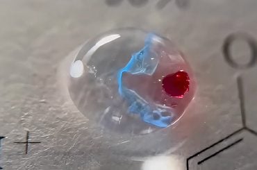 Cientista transforma gotas d'água em microreatores para criar arte química reativa