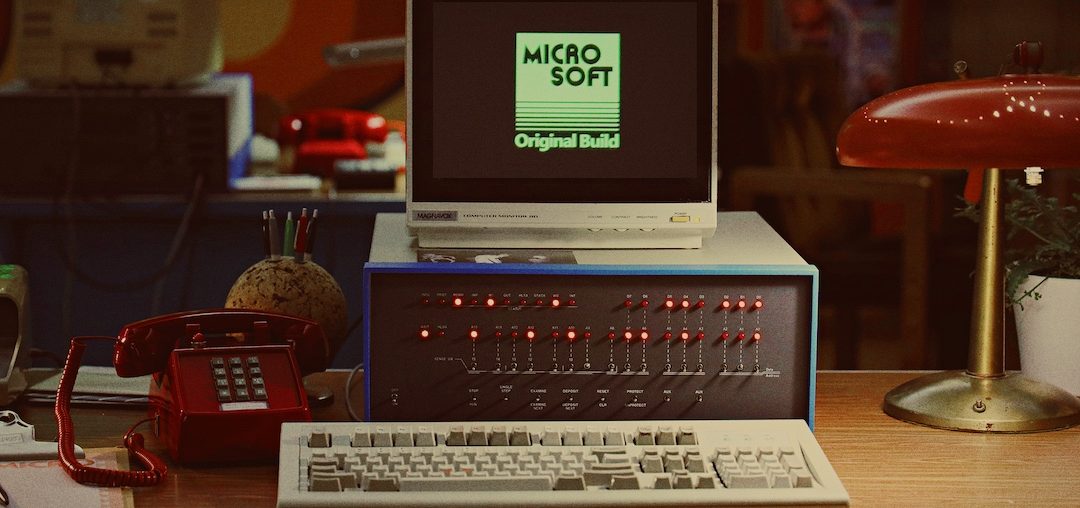 Microsoft recria sua lendária garagem dos anos 70 com tecnologia moderna em homenagem aos 50 anos