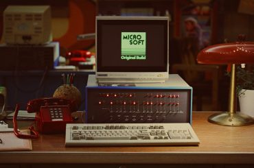 Microsoft recria sua lendária garagem dos anos 70 com tecnologia moderna em homenagem aos 50 anos