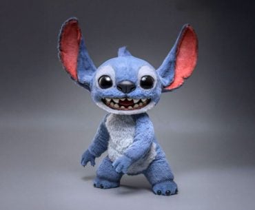 Hot Toys lança versão de luxo do Stitch com pelúcia articulada, boca móvel e orelhas posáveis
