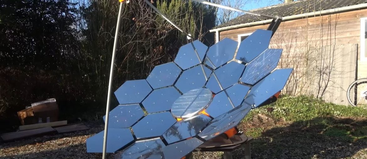 Gerador solar caseiro lembra uma versão em miniatura do telescópio James Webb