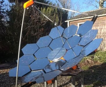 Gerador solar caseiro lembra uma versão em miniatura do telescópio James Webb