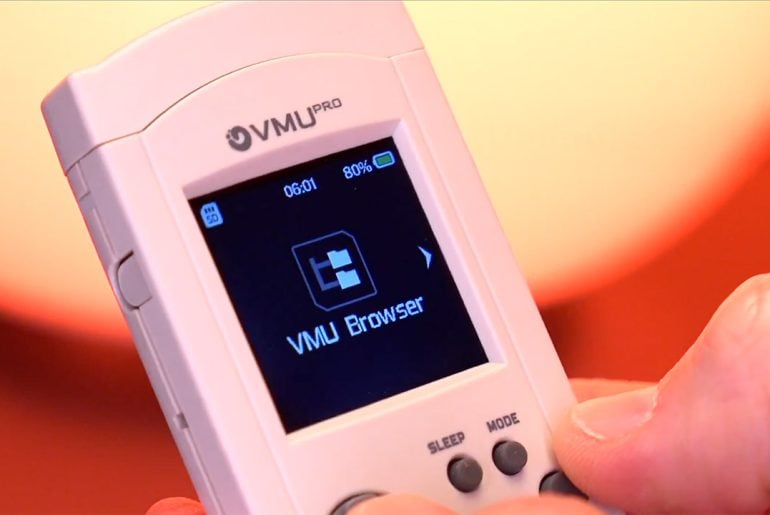 VMU Pro: acessório do Dreamcast vira portátil retrô modernizado