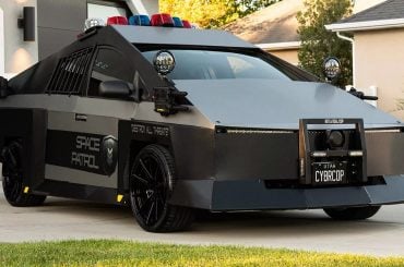 Prius 2004 vira viatura Cybercop inspirada no Cybertruck, e é vendido por US$ 4.550. Valor vai para caridade