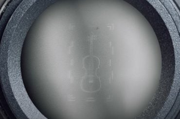 O menor violino do mundo cabe em um fio de cabelo, e mostra o poder de uma nova tecnologia em escala nano