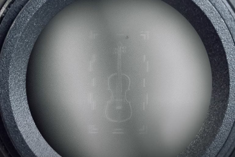 O menor violino do mundo cabe em um fio de cabelo, e mostra o poder de uma nova tecnologia em escala nano