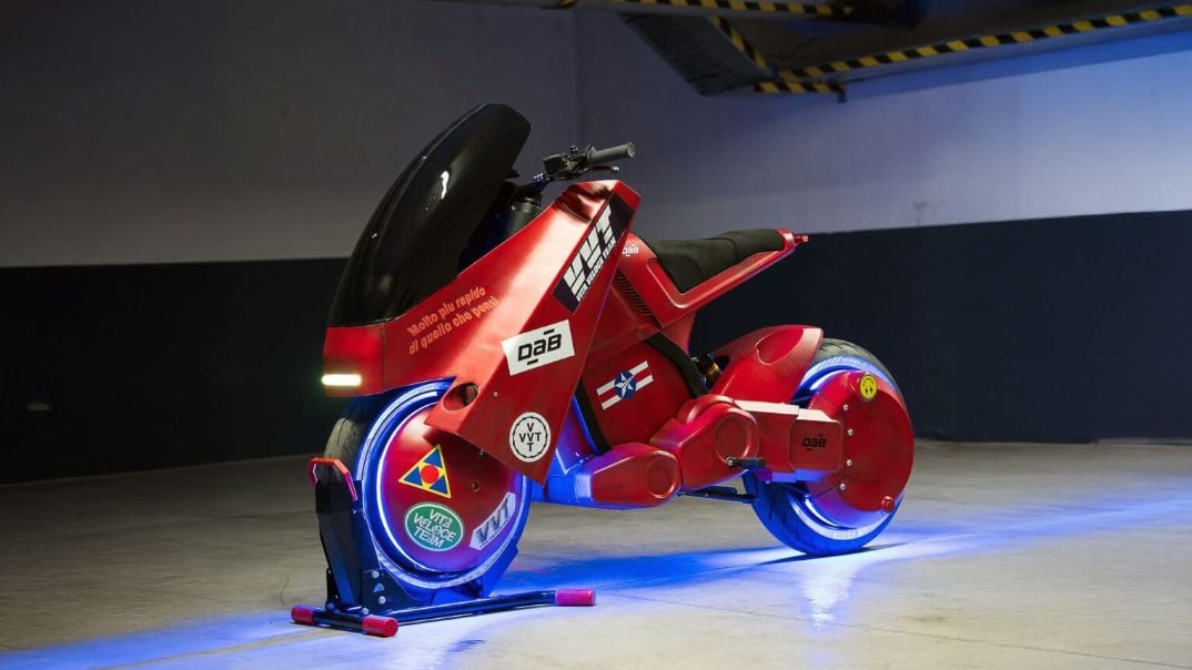 Vibração Kaneda: Moto de Akira ganha versão moderna e pronta para as ruas