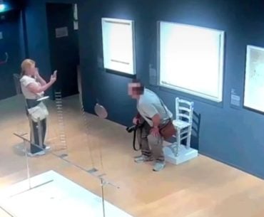 Turista quebra obra inspirada em Van Gogh durante tentativa de foto em museu na Itália