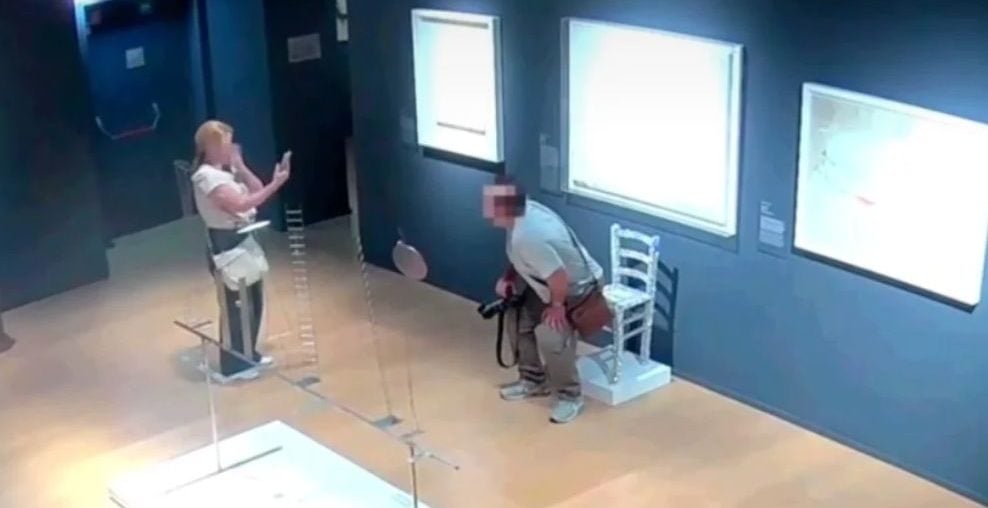 Turista quebra obra inspirada em Van Gogh durante tentativa de foto em museu na Itália