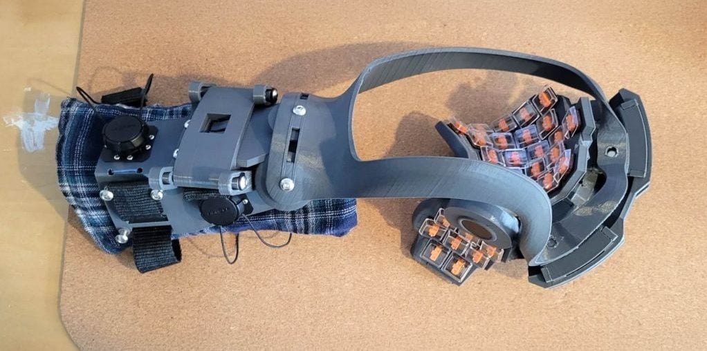 Schist01:Teclado de pulso protótipo leva o estilo Cyberpunk literalmente para as suas mãos