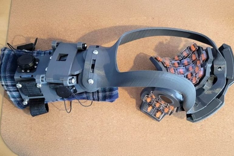 Schist01:Teclado de pulso protótipo leva o estilo Cyberpunk literalmente para as suas mãos
