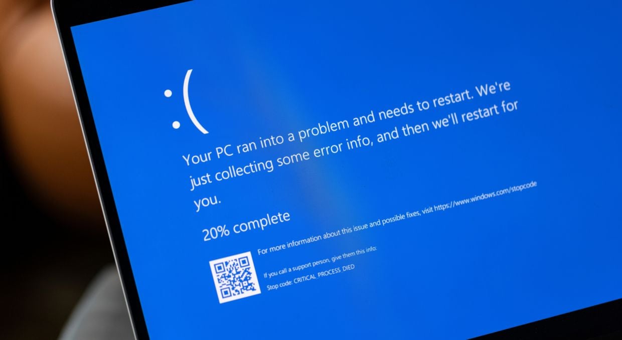 Microsoft aposenta a icônica ‘Tela Azul da Morte’ e a substitui por versão preta após 40 anos