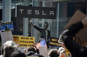 Franceses processam Elon Musk por associarem seus Teslas à extrema-direita