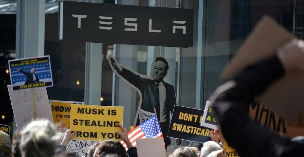 Franceses processam Elon Musk por associarem seus Teslas à extrema-direita