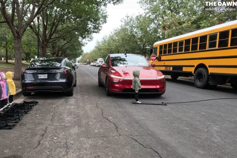 Teste do Tesla em modo autônomo em zona escolar falha