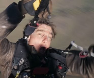 Tom Cruise bate recorde mundial ao saltar de paraquedas em chamas para novo Missão: Impossível