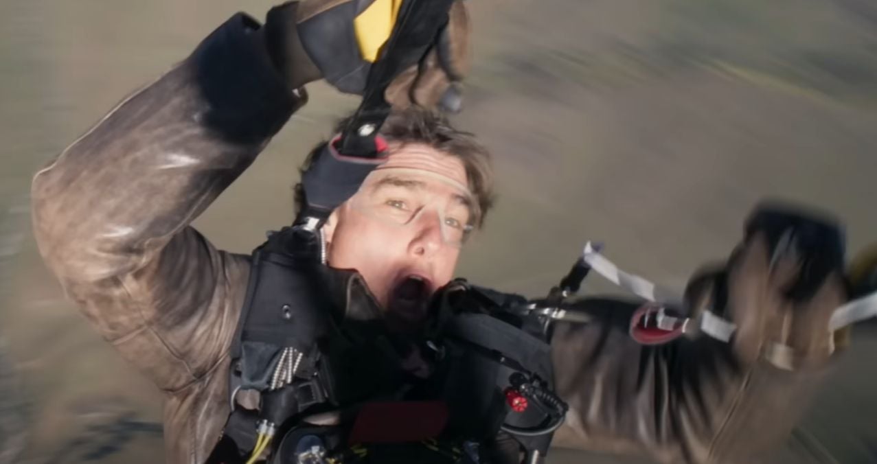 Tom Cruise bate recorde mundial ao saltar de paraquedas em chamas para novo Missão: Impossível