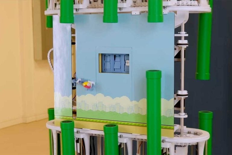 Gamer cria versão física e jogável de Flappy Bird na vida real