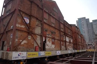 Xangai usa centenas de robôs para mover um quarteirão inteiro, prédios e tudo
