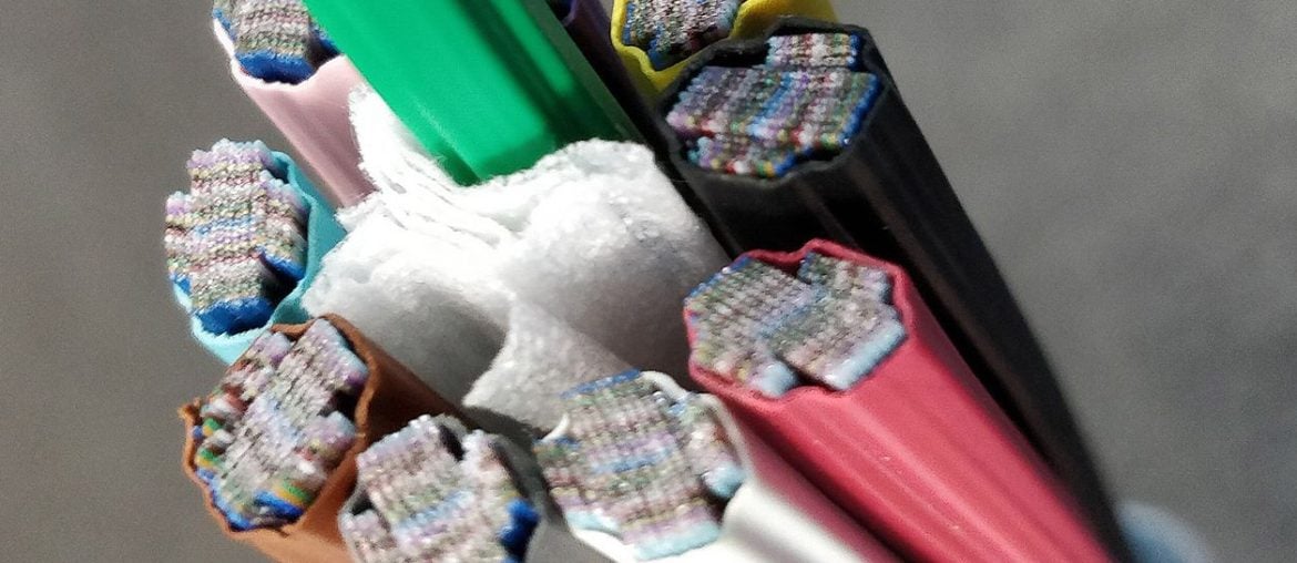 Pesquisadores quebram recorde de velocidade na internet com transmissão de 1,02 petabit por segundo a longa distância