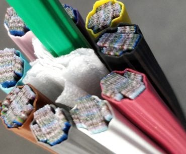 Pesquisadores quebram recorde de velocidade na internet com transmissão de 1,02 petabit por segundo a longa distância