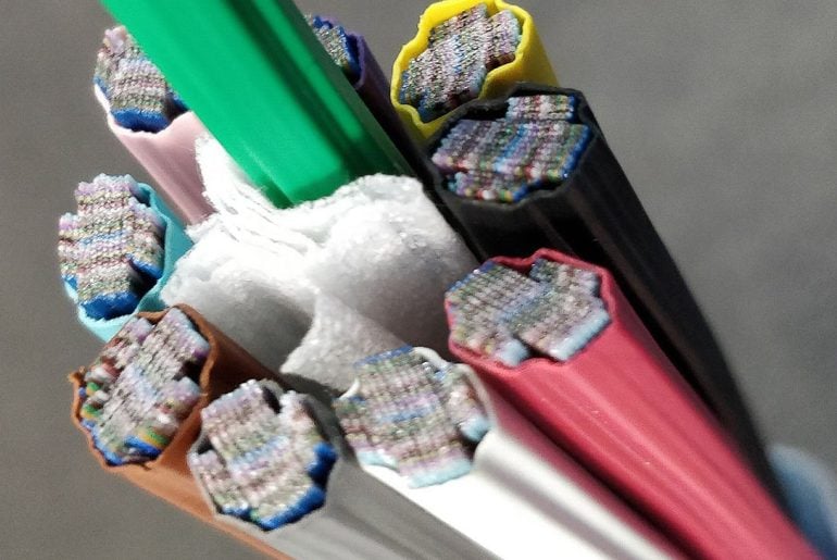 Pesquisadores quebram recorde de velocidade na internet com transmissão de 1,02 petabit por segundo a longa distância