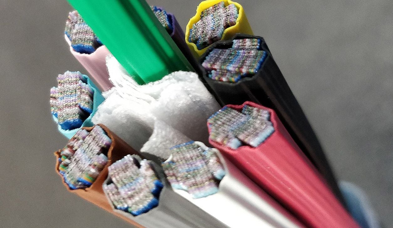 Pesquisadores quebram recorde de velocidade na internet com transmissão de 1,02 petabit por segundo a longa distância
