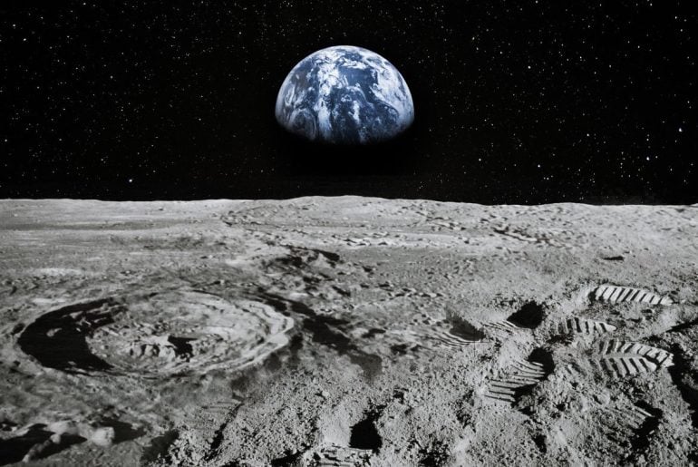 Cientistas afirmam que há mais de um trilhão de dólares em platina esperando para ser extraído das crateras da Lua