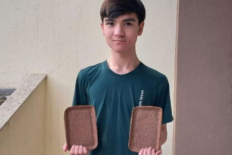Estudante brasileiro cria bandejas biodegradáveis que se decompõem em um mês