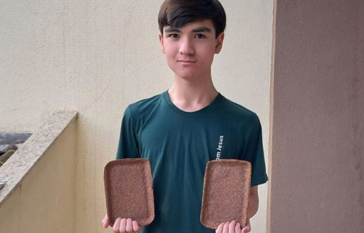 Estudante brasileiro cria bandejas biodegradáveis que se decompõem em um mês