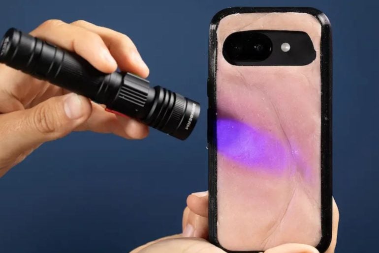 Capa de celular que imita pele humana é estranha, mas alerta sobre os perigos do sol
