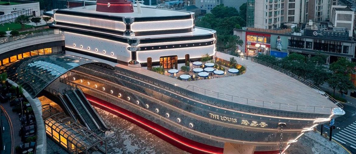 Loja flutuante da Louis Vuitton abre em Xangai com design de navio de cruzeiro e exposição imersiva