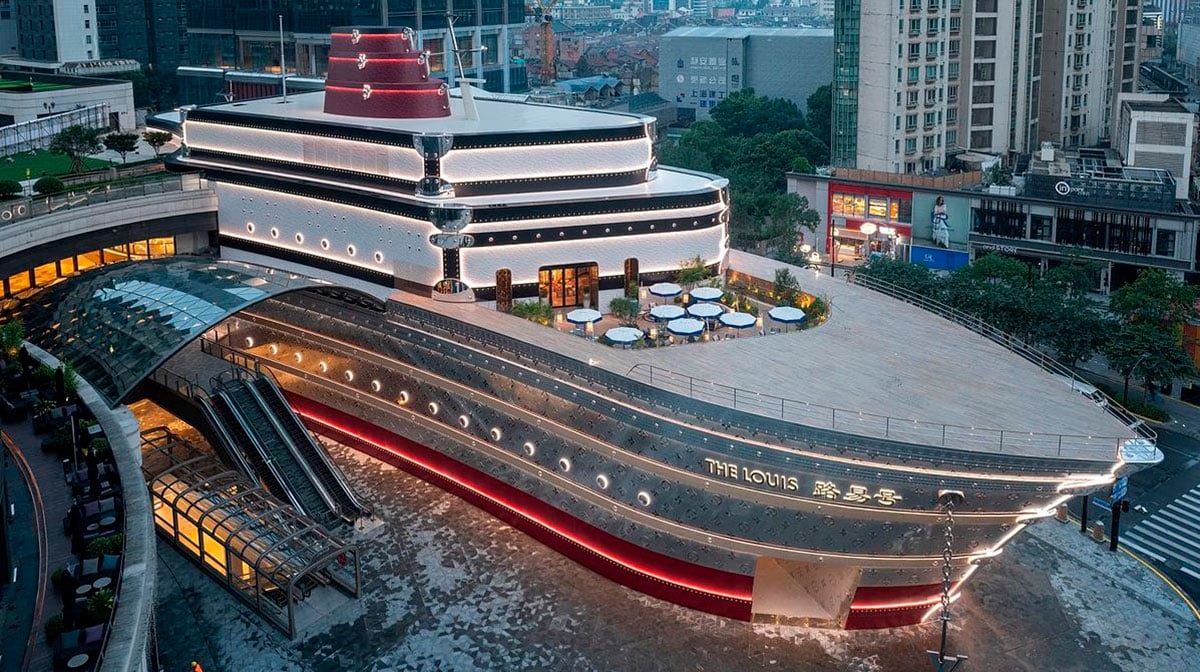 Loja flutuante da Louis Vuitton abre em Xangai com design de navio de cruzeiro e exposição imersiva
