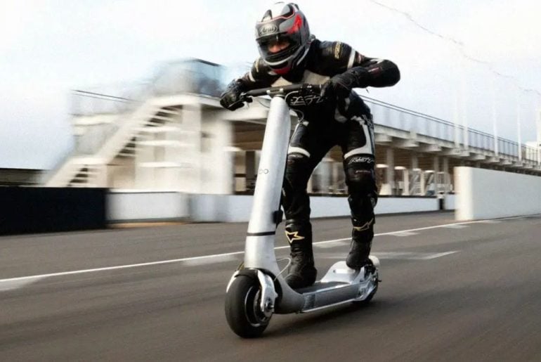 Este patinete elétrico insano de 160 km/h é um perigo ambulante