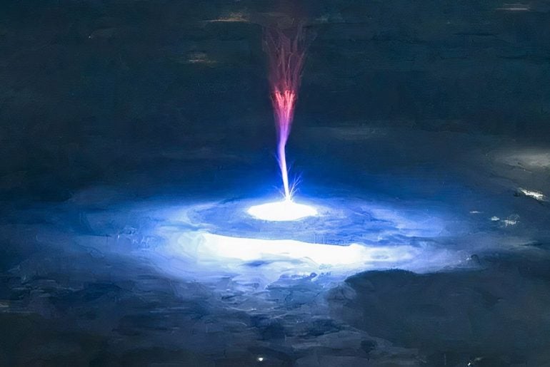 Astronauta registra sprite de raio sobre o México em imagem impressionante que parece fogos de artifício cósmicos