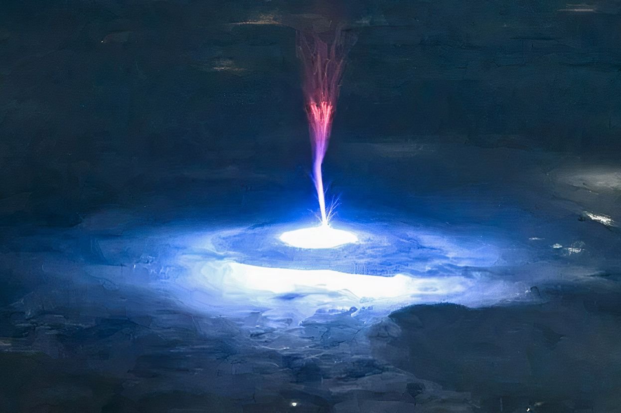 Astronauta registra sprite de raio sobre o México em imagem impressionante que parece fogos de artifício cósmicos
