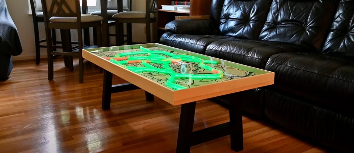 Inventor transforma mesa de centro em um mapa inteligente que mostra o trânsito em tempo real com LEDs